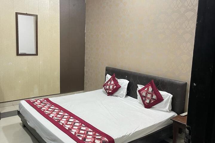 Room 14 of 16