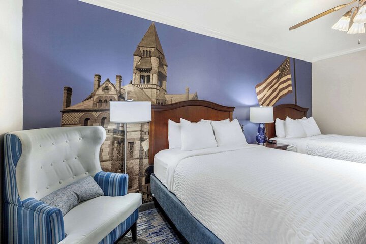 2 Queen Beds (5 of 7)