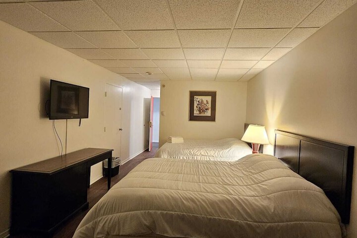 Room 4 of 20