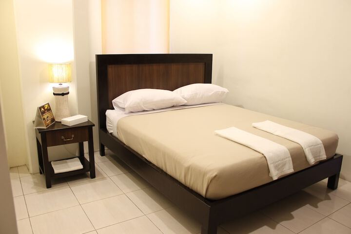 Room 5 of 82