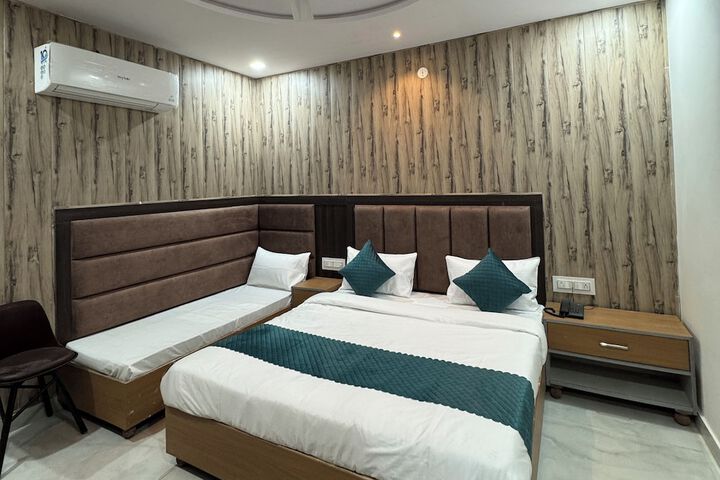 Room 17 of 30