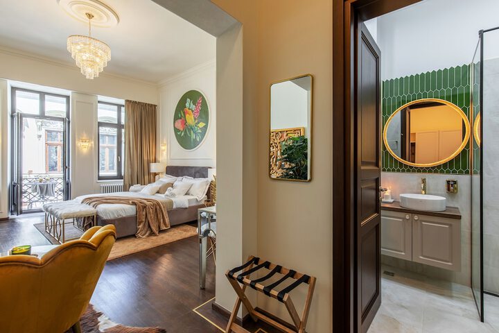 Room 10 of 42