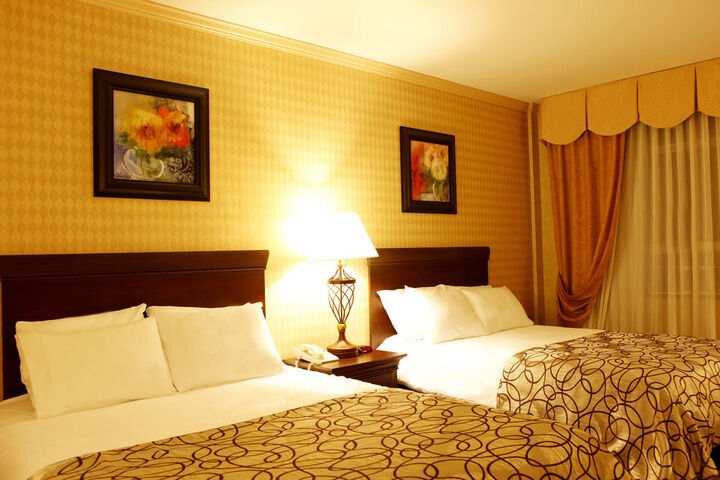 Room 3 of 77