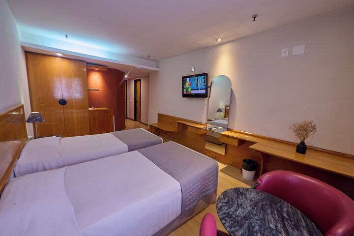 Room 43 of 144