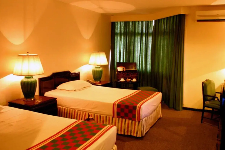 Room 6 of 13