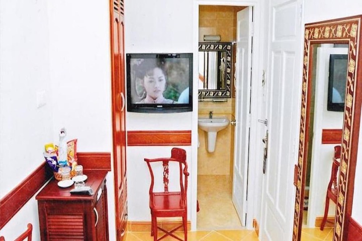 Room 9 of 29