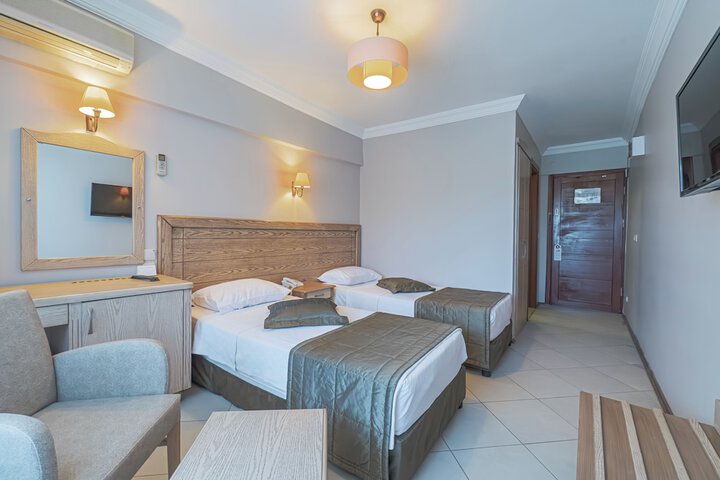 Room 15 of 204