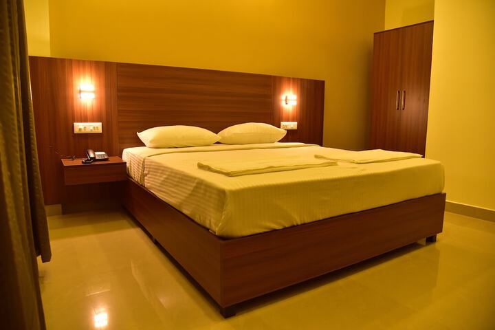 Room 4 of 83