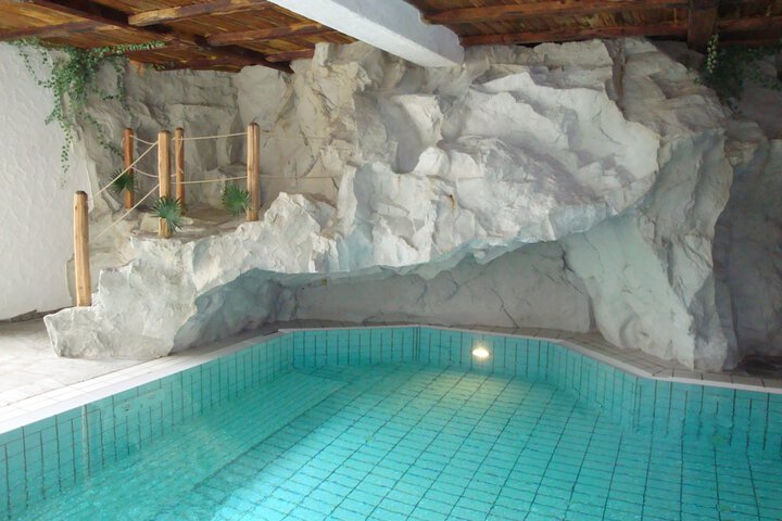 Pool 18 of 52