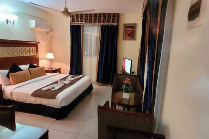 Room 8 of 13