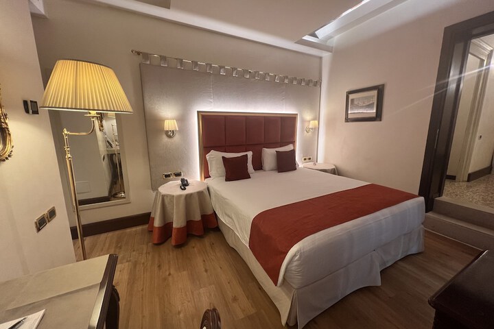 Room 87 of 290