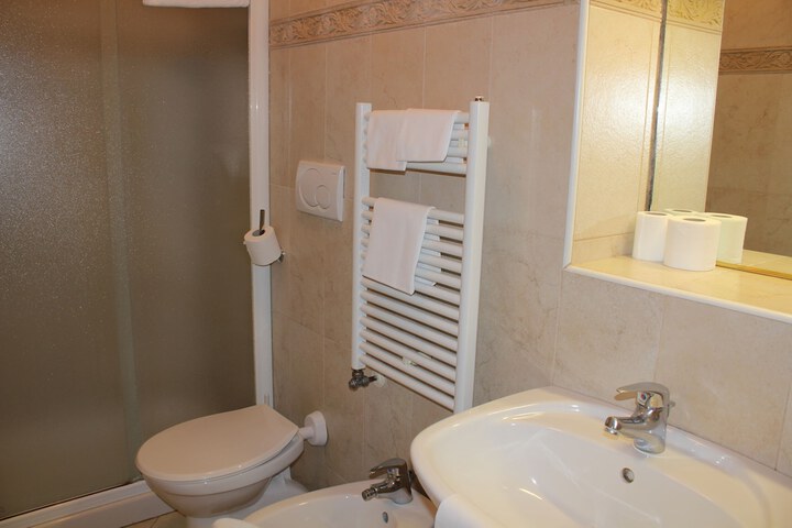 Room 13 of 25