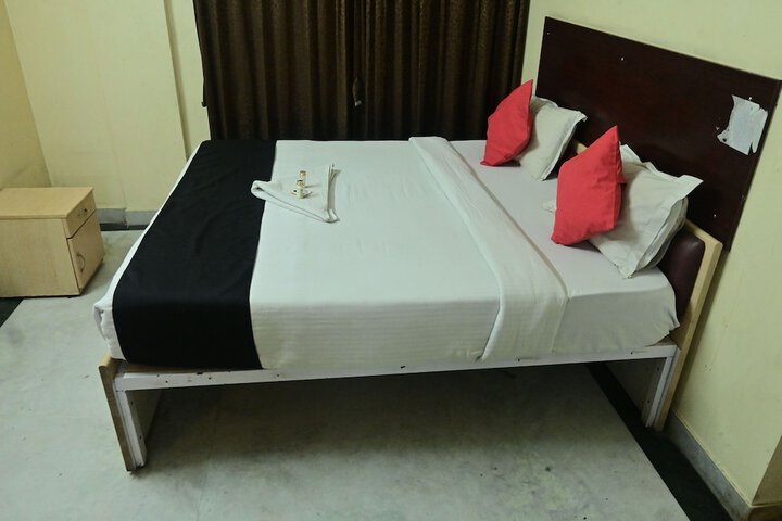 Room 9 of 16