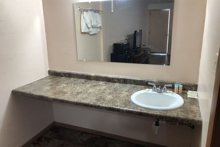 Room 8 of 10