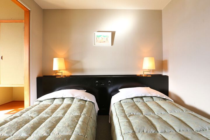 Room 10 of 60