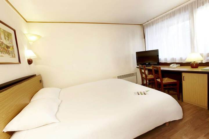 Room 4 of 27
