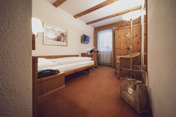 Room 12 of 35