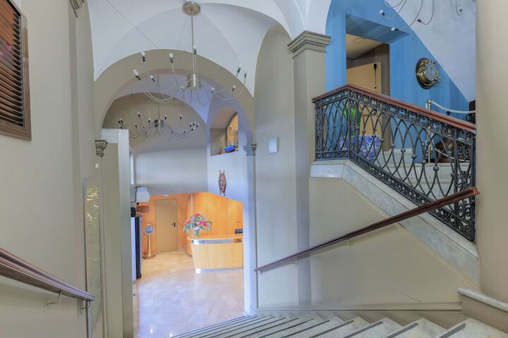 Ballroom/Hall 42 of 73
