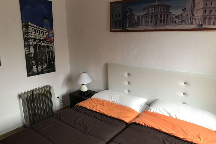 Room 3 of 20