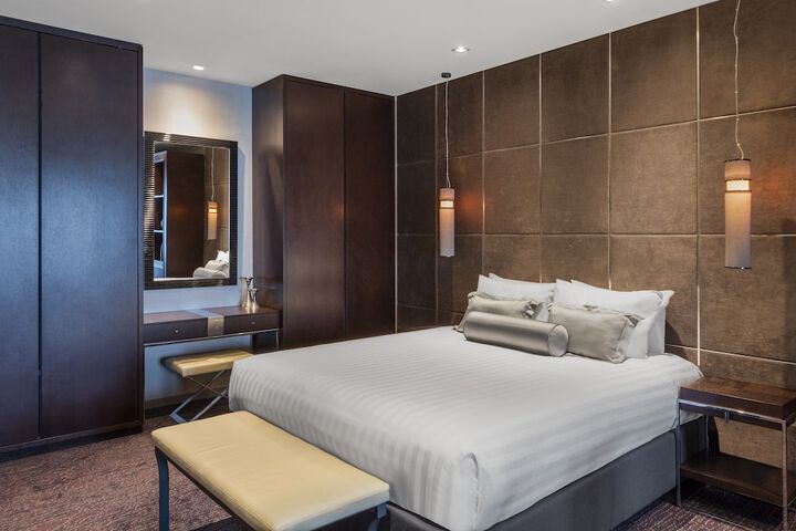 Room 4 of 73