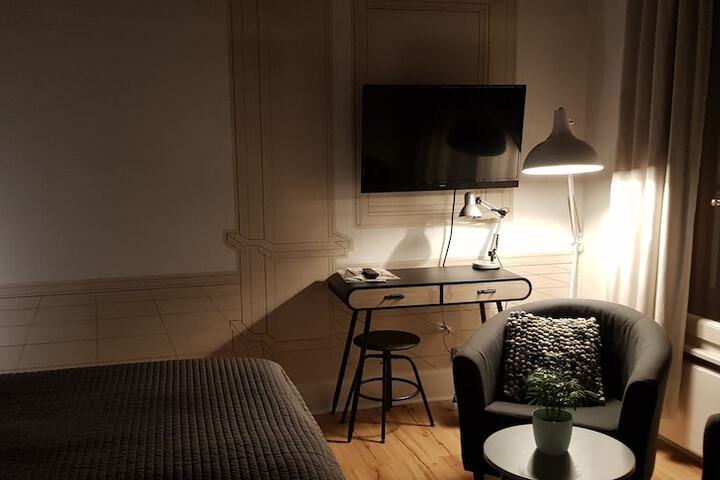 Room 6 of 28
