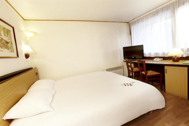 Room 3 of 37