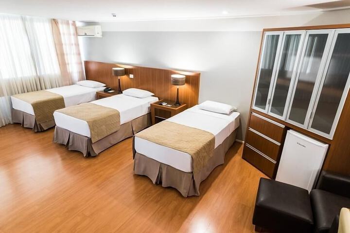Room 32 of 66