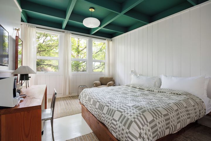 Room 10 of 30