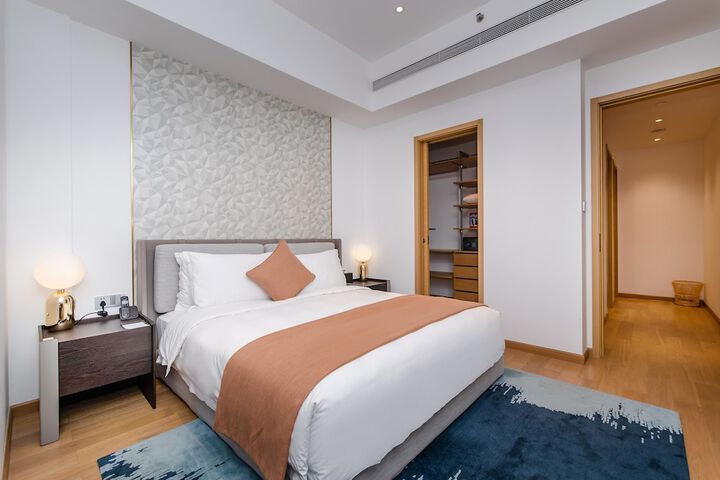 Room 4 of 84
