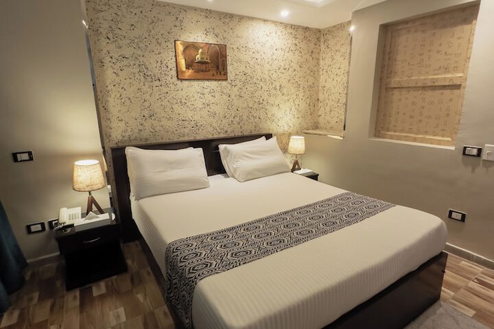 Room 10 of 84