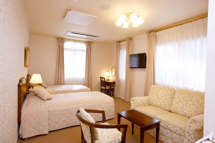 Room 28 of 69