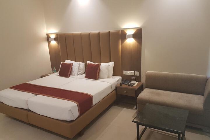Room 12 of 36