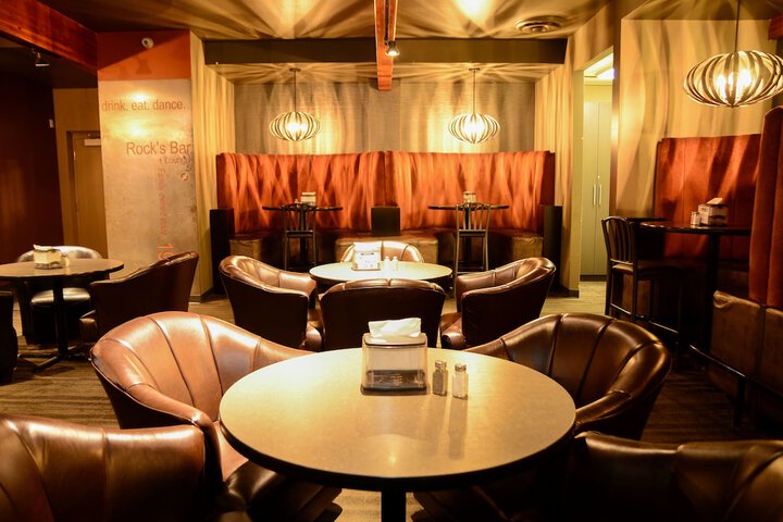 Lounge 15 of 22