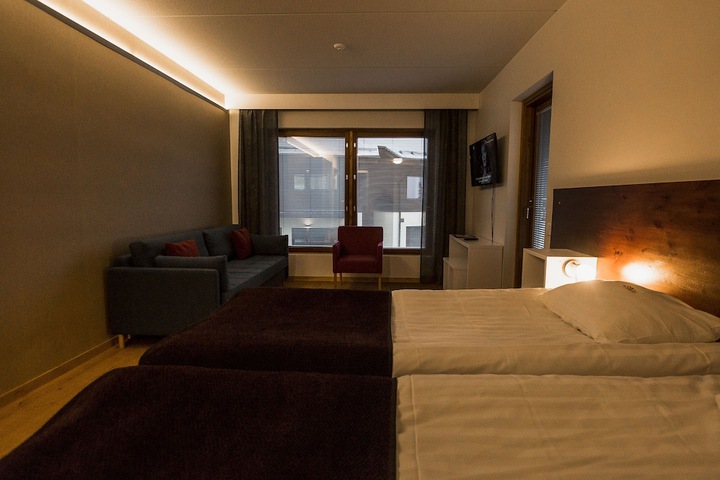 Room 4 of 33