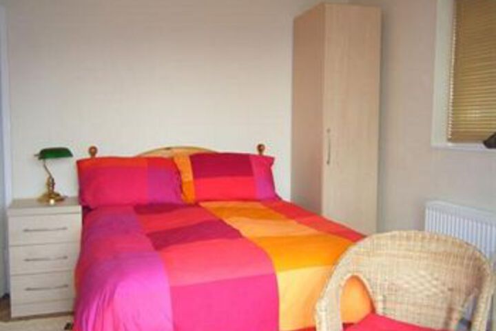Room 4 of 7