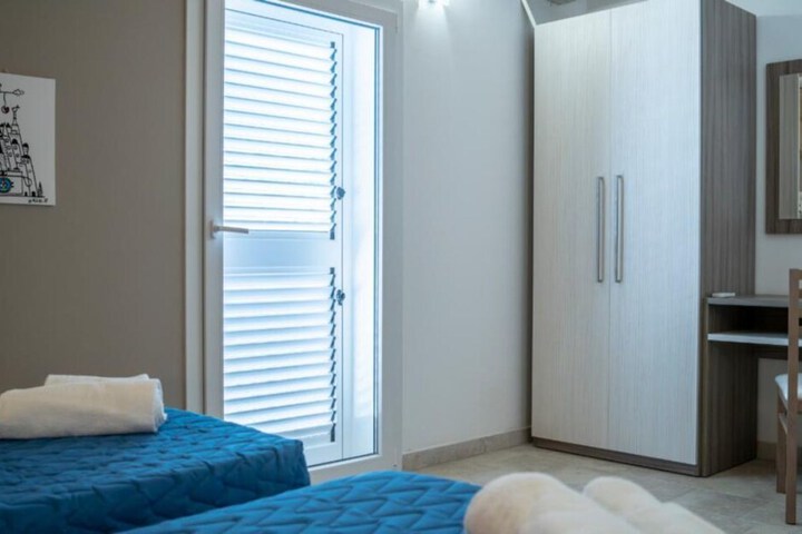 Room 7 of 33