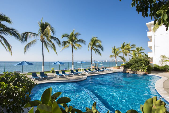 Hotel with Pool