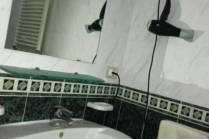 Room 5 of 11