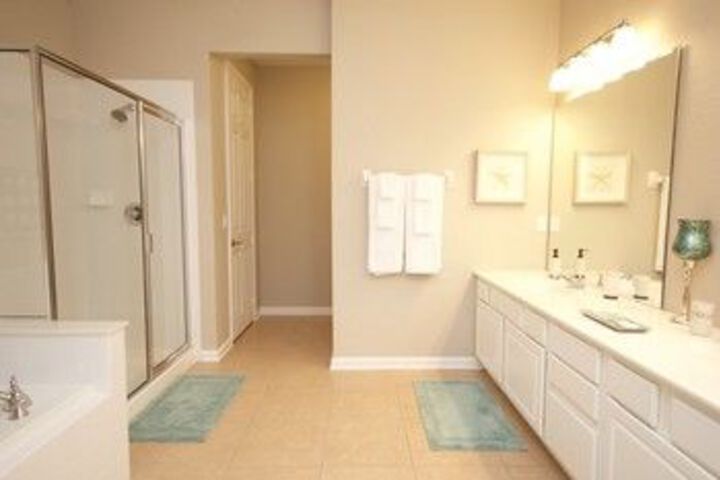 Room 9 of 32