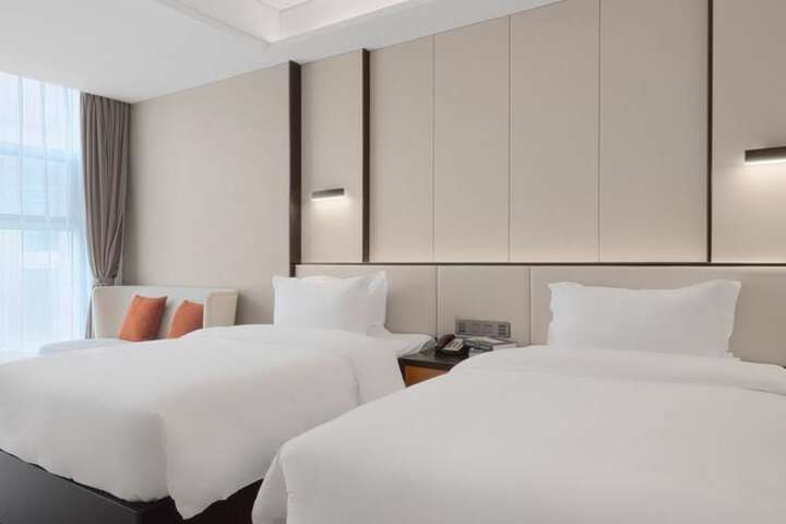 Room 16 of 34