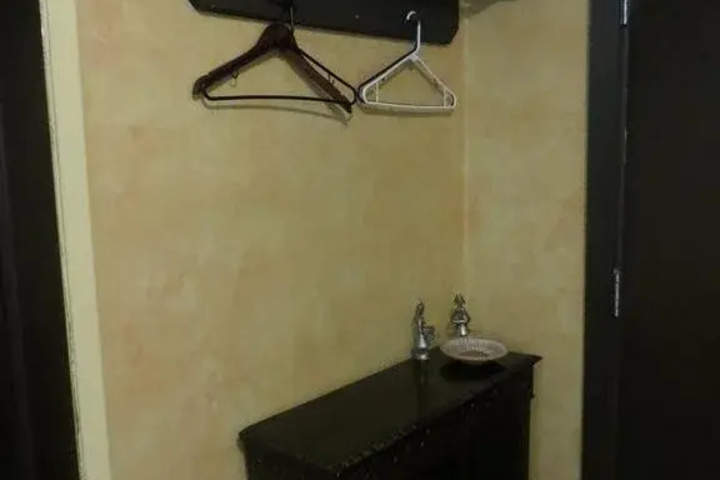 Room 5 of 14