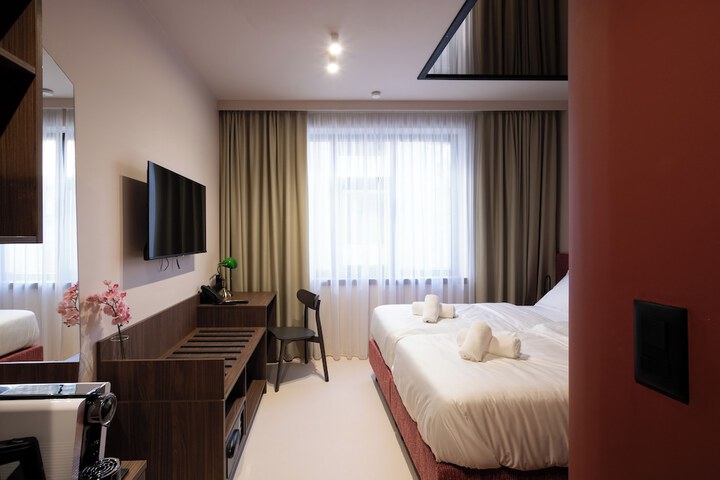 Room 32 of 133