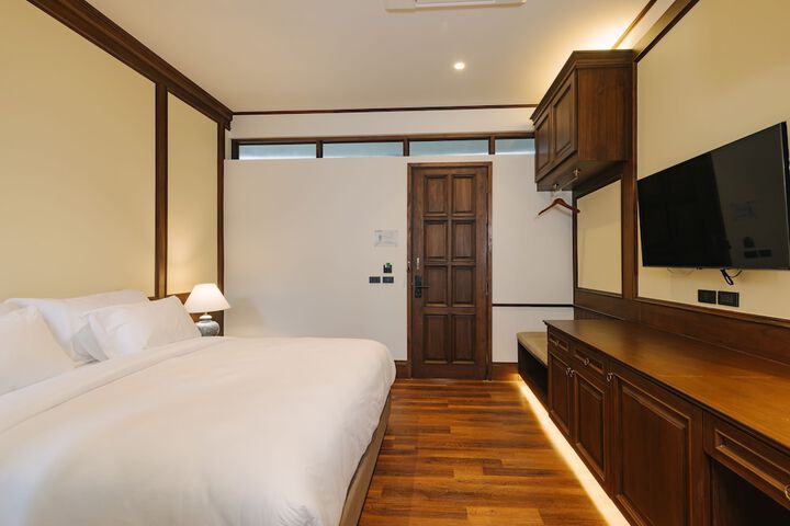 Room 6 of 25