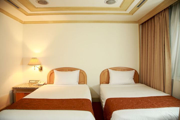 Room 2 of 35