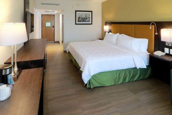 Room 14 of 65