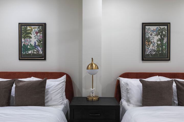 Room 5 of 91