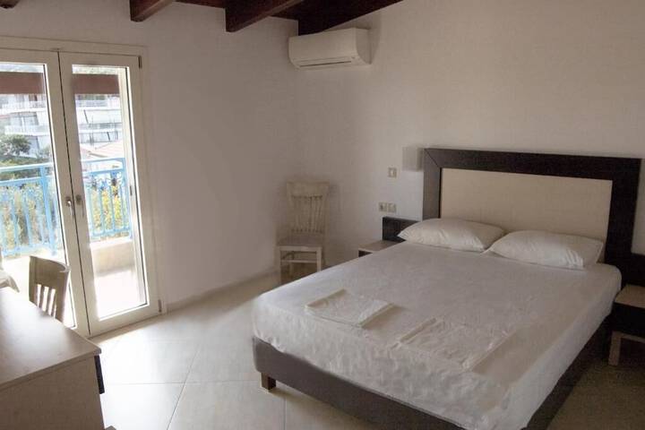 Room 3 of 37