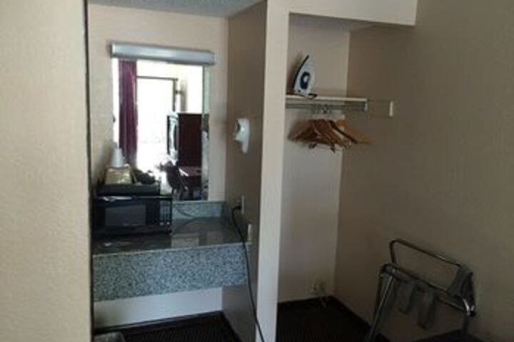 Room 11 of 15