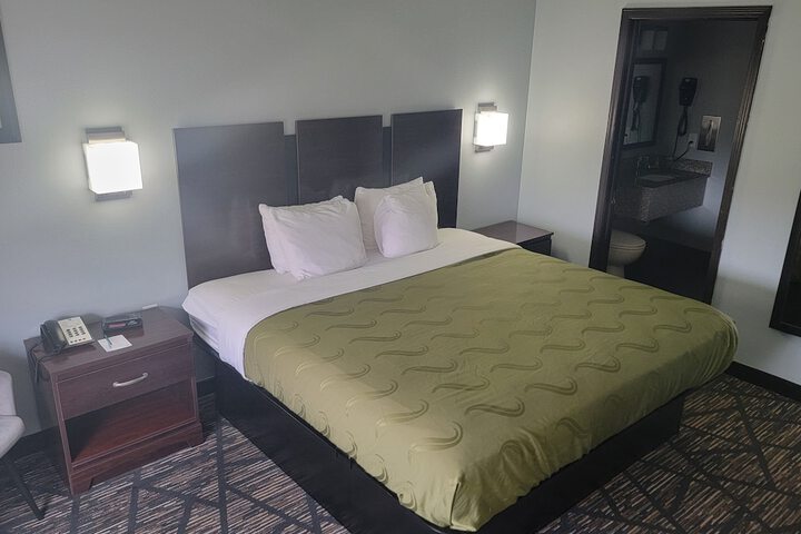 1 King Bed (7 of 16)