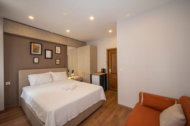 Room 42 of 98